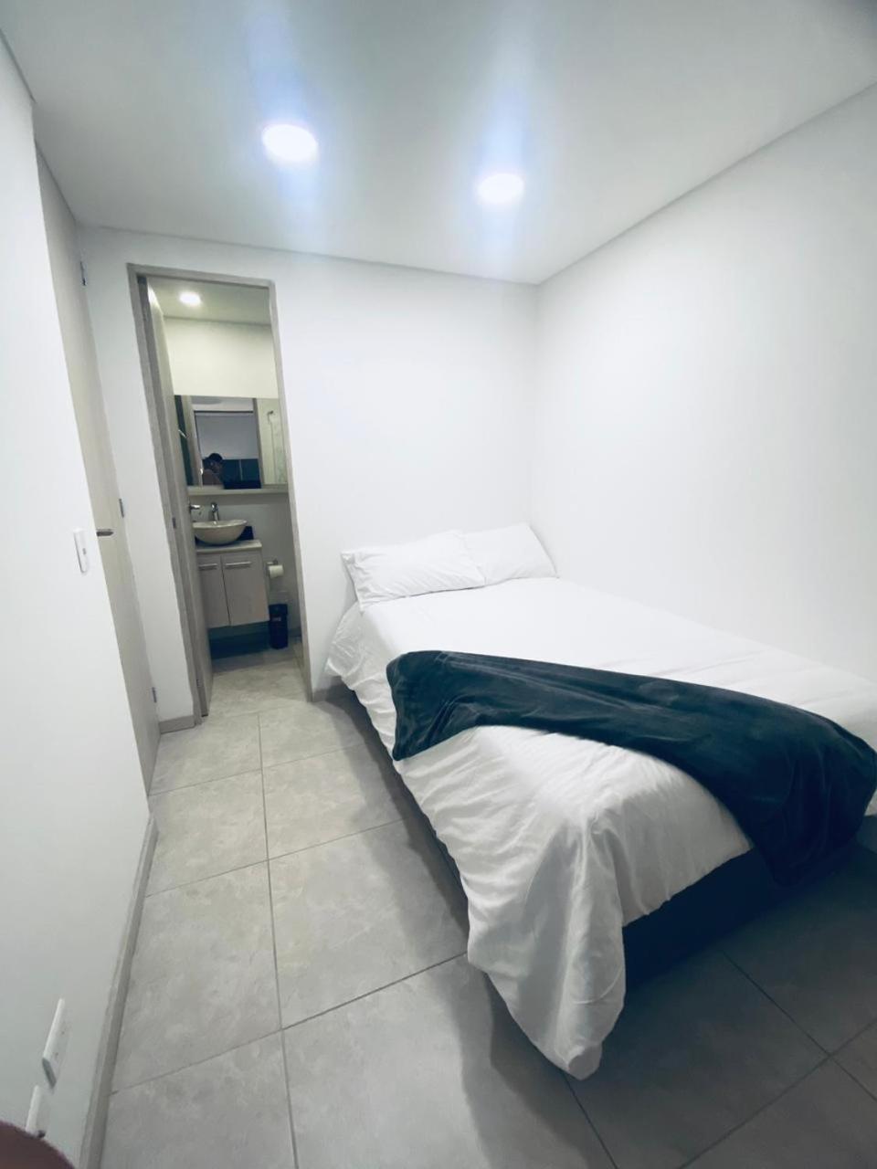 Local Gem Wtih Terrace, Near Provenza Apartment Medellin