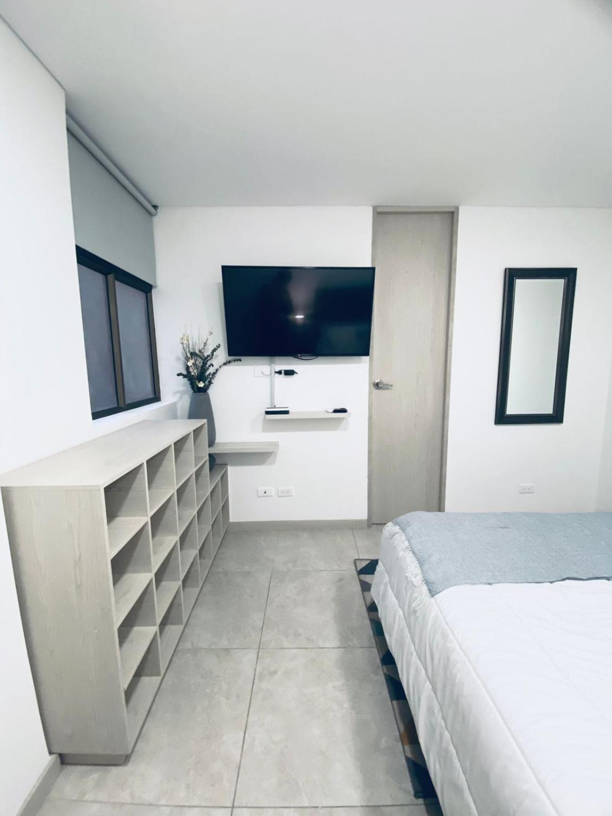 Local Gem Wtih Terrace, Near Provenza Apartment *