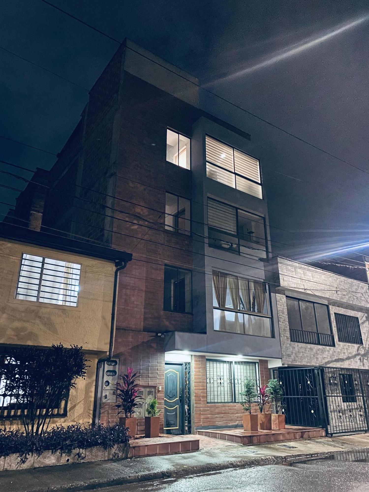 Apartment Local Gem Wtih Terrace, Near Provenza Medellin