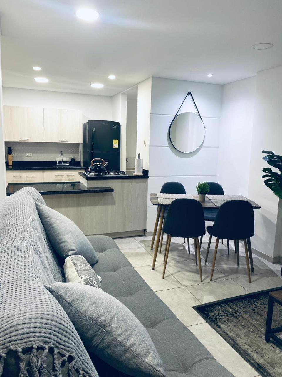 Apartment Local Gem Wtih Terrace, Near Provenza *